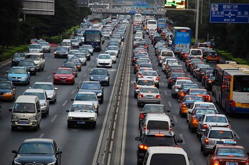 新华视点：城市交通为何“越治越堵”？
